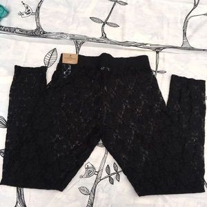 American Eagle lace leggings